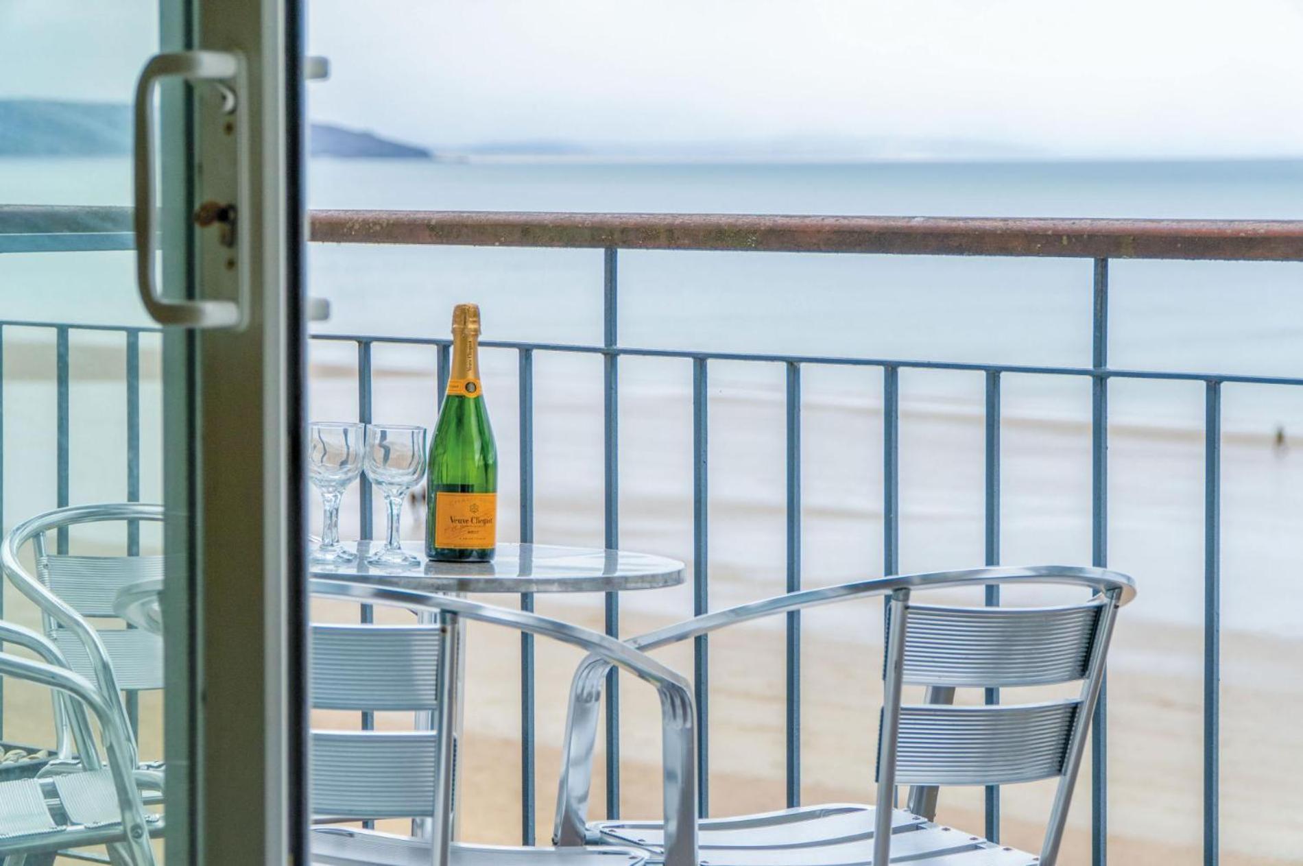 36 Beach Court - 1 Bed Apartment - Saundersfoot Exterior photo